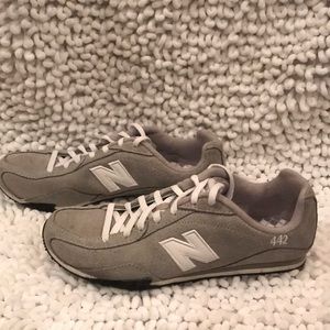 New Balance 442
